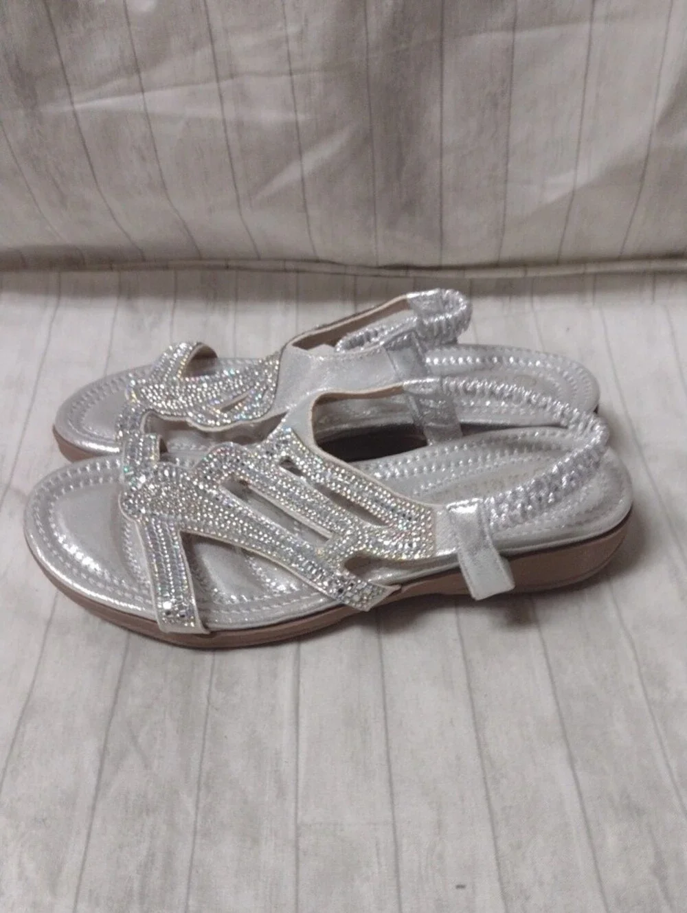Duo Mei Zu Yuan Silver Rhinestone Elastic Back Sandals (J1314)